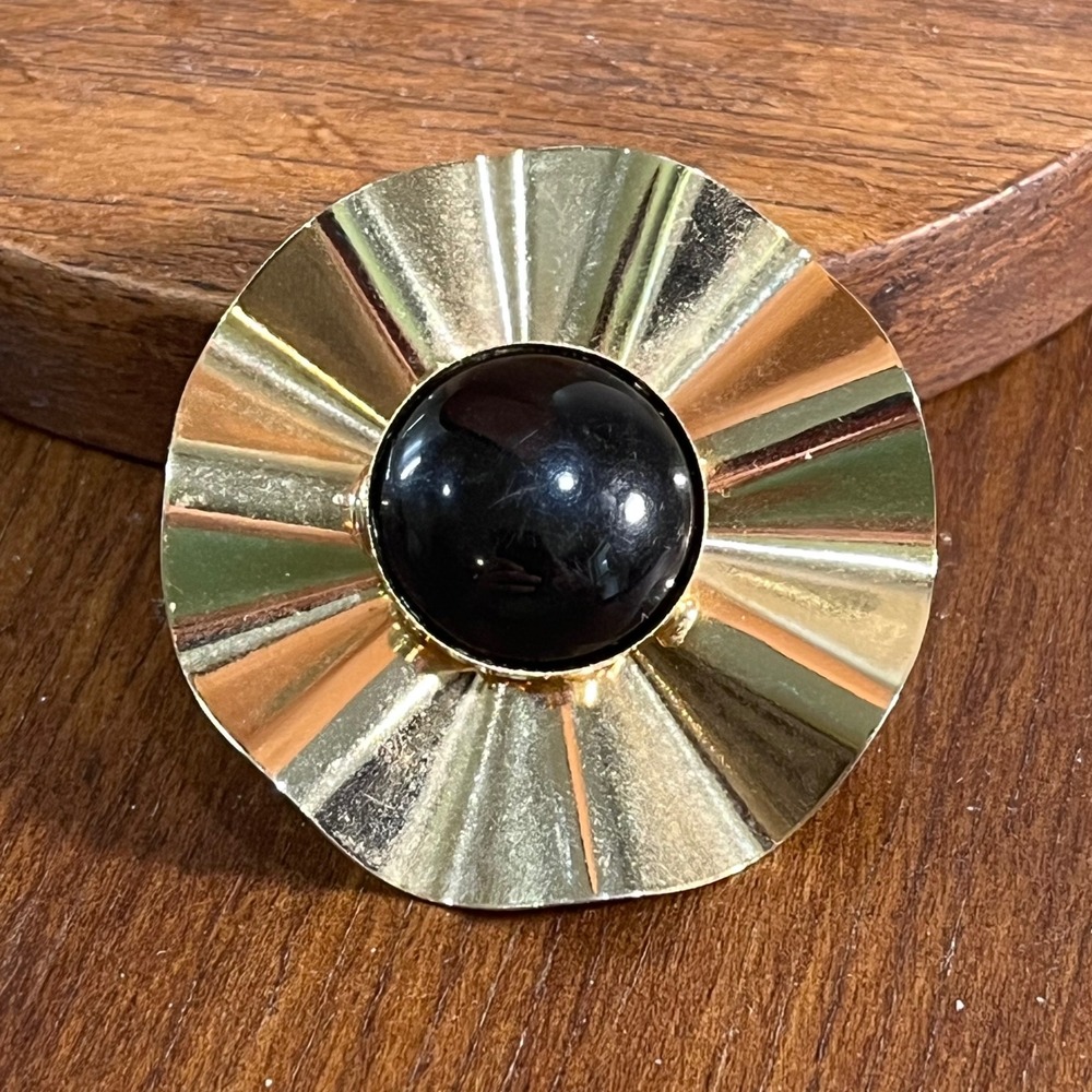 Vtg Jeri-Lou Gold Tone Fluted Sunburst Black Cabochon Brooch Pin MCM